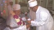 Mazoon ud-Da'wat (dm) doing istiqbaal of Huzoor-e-'Aali (tus)